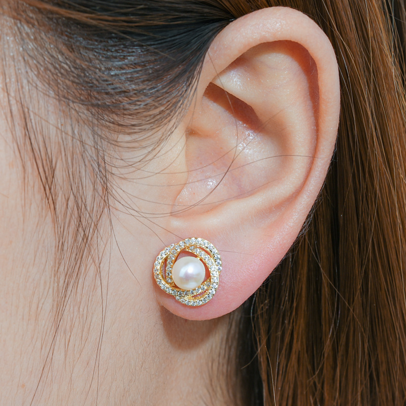 Elegant Silver Jewelry: Simple Moissanite Flower & Natural Freshwater Pearl Stud Earrings, Women's Versatile S925 Accessories