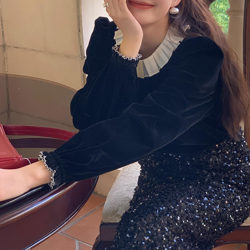 24 Winter French retro velvet shirt women's design sense niche lace stitching puff sleeve pullover long sleeve fashion