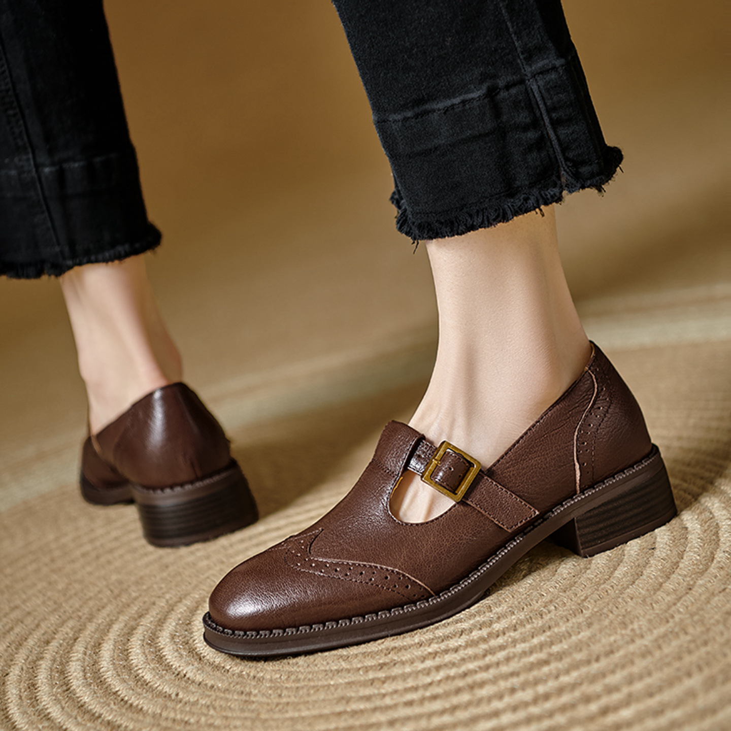 Giày Mary Jane nữ quai chữ T da bò gót dày phong cách brogue — màu nâu