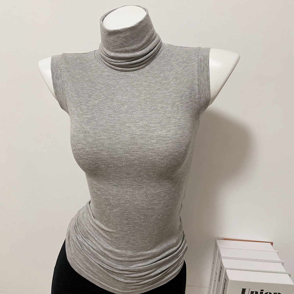 회색