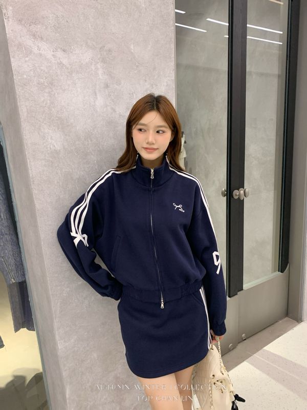 初禾 2025十三行秋韩系甜美休闲户外卫衣女外套+高腰包臀短裙套装|undefined