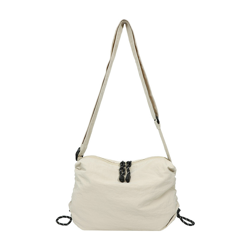 La versión coreana de la sensación de diseño de nicho de ins, bolsa plisada de cuerda de nylon, nueva moda y ocio para mujeres, bolsa de albóndigas de autostop