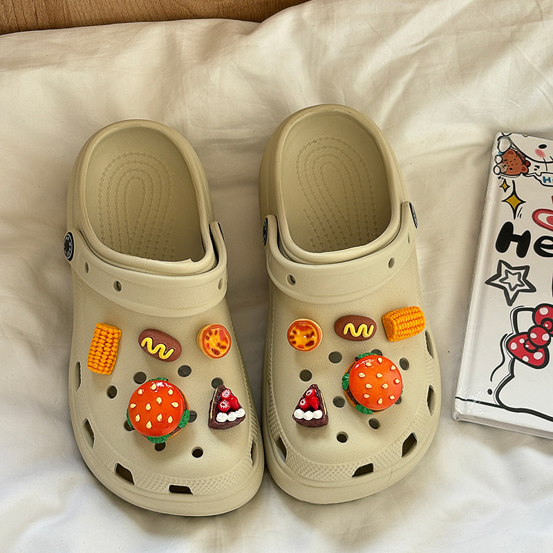 Fun and stylish thick-soled cloud-shaped clogs for women, 2026 summer new model, height-increasing black beach shoes with a comfortable feel