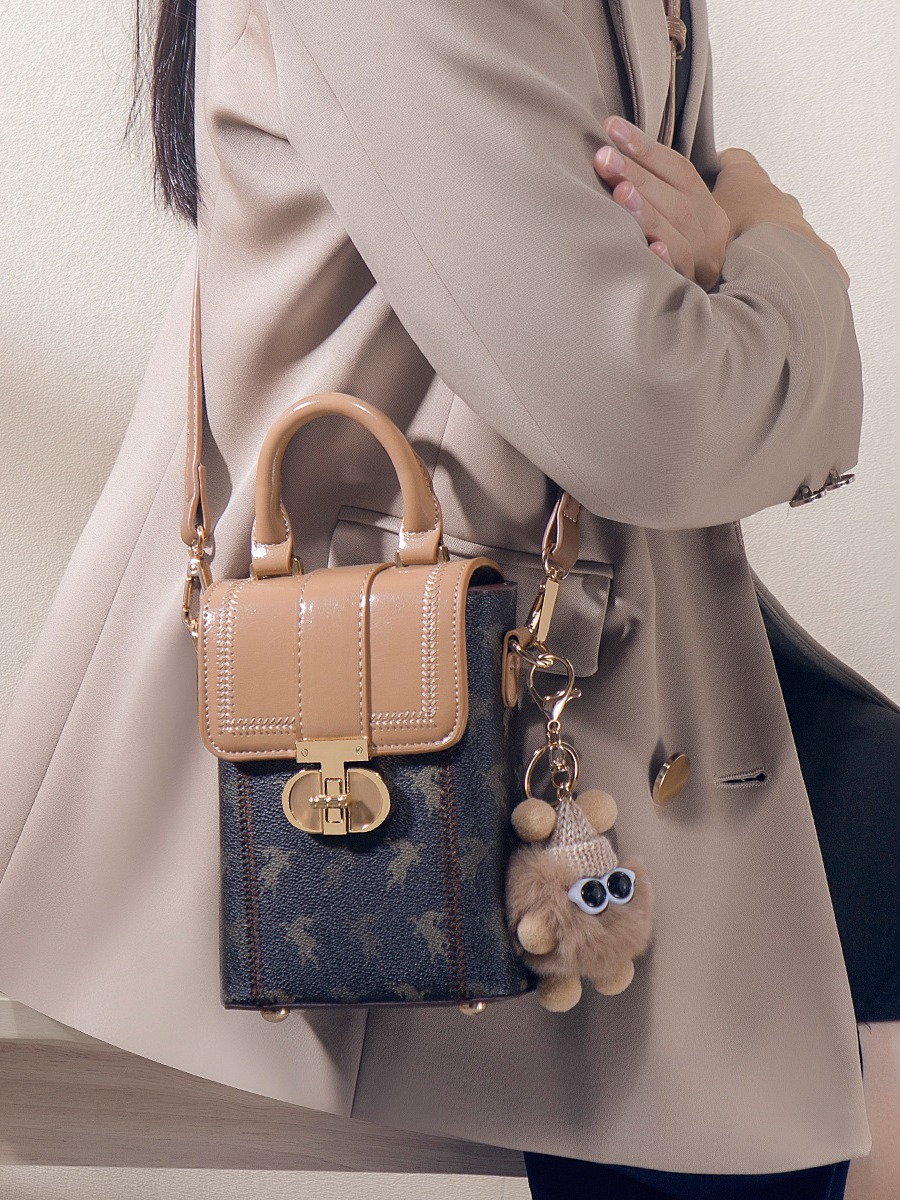 Bolso de regalo de Qixi 2026 nuevo bolso de verano versátil para teléfonos móviles, bolso de hombro de moda de mujer de este año