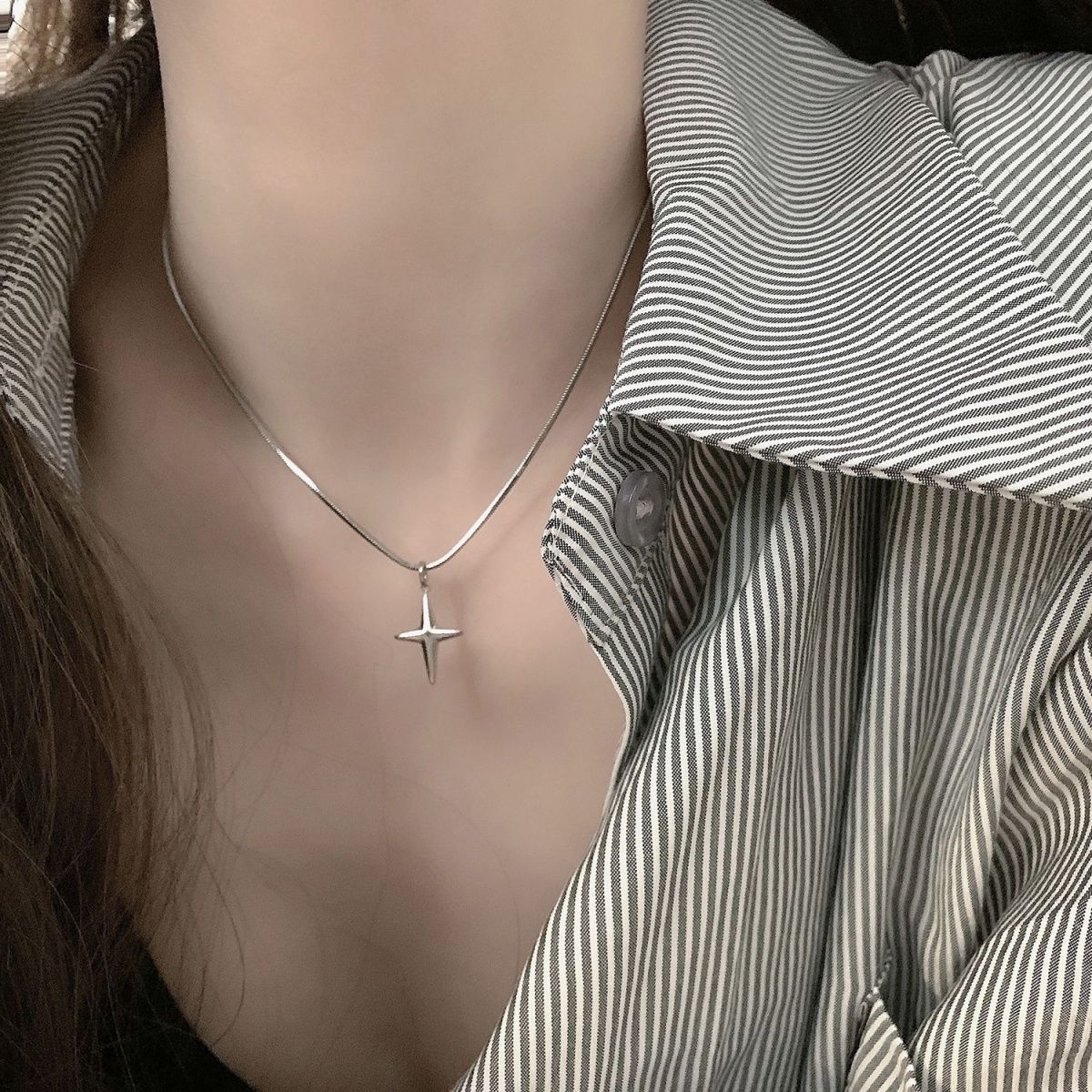Small star pendant titanium steel necklace female personality sweet cool style simple silver white snake bone chain cross frame chain does not fade