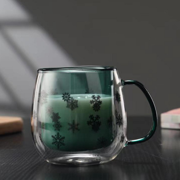 Lago verde en forma de huevo Copa de Navidad