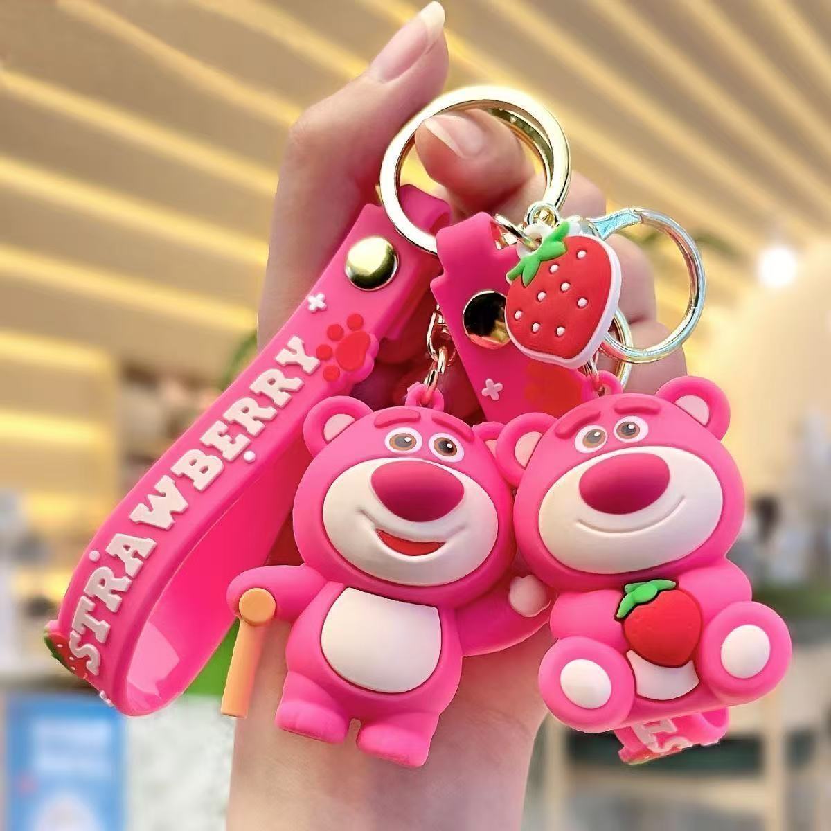 Osos de fresa llavero pareja un par de bolsos de dibujos animados osos colgantes adornos de automóviles regalo creativo lindo