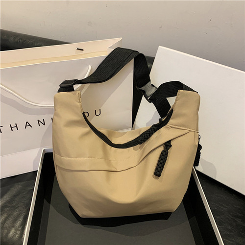 Japanese-style literary nylon dumpling bag, large capacity new fashion commuting crossbody bag, trendy solid color single-shoulder bag, wholesale