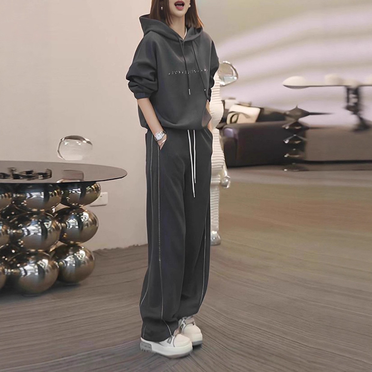 European Style Sports Suit for Women, Autumn and Winter Sports Drawstring Hooded Age-Reducing Velvet Sweatshirt Wide-Leg Pants Two-Piece Suit
