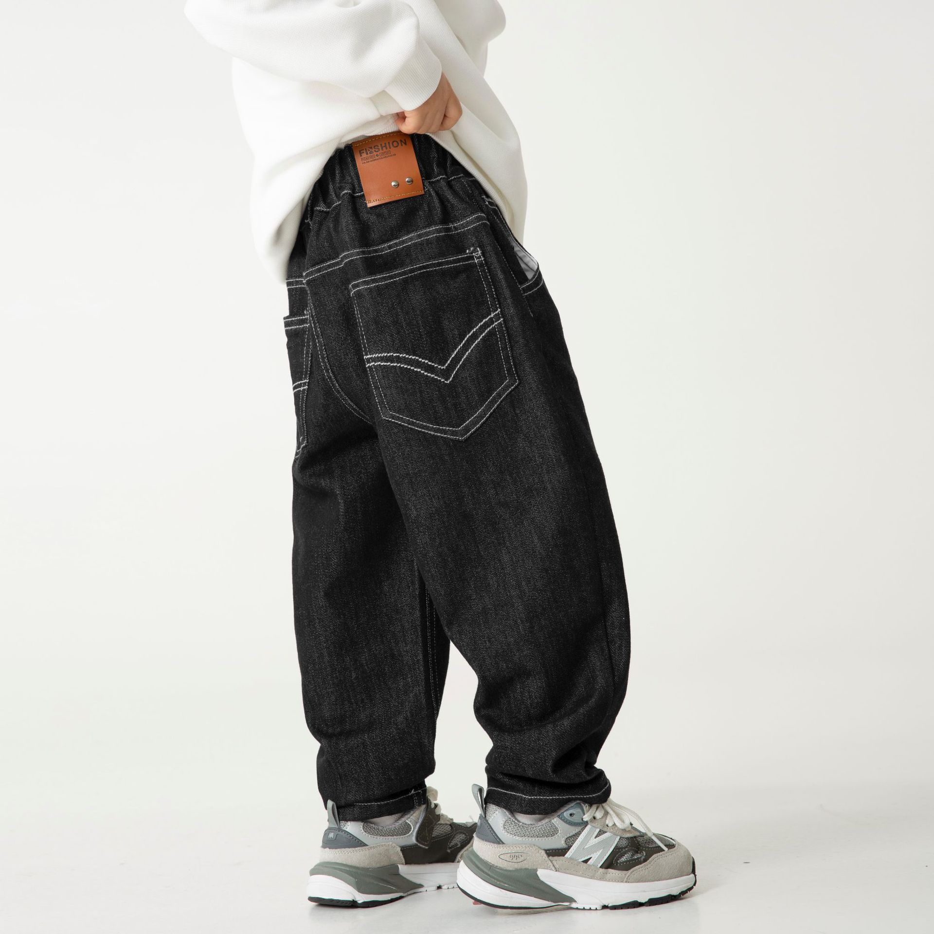 海麻家男の子用2025年冬新作韓国風ゆったり裏起毛厚手デニムパンツ冬服長ズボン中高生向けトレンド