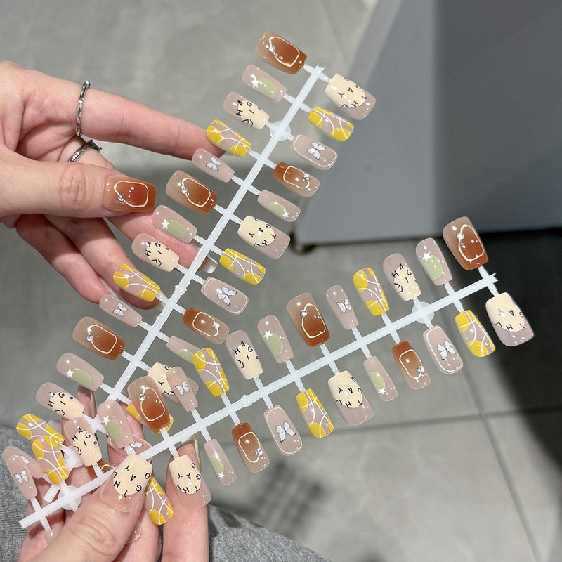 Nude Color Scheme Mixed Style Wearable Nails, Medium Size, Simple Letter and Butterfly Design, New Versatile Everyday Pre-Made Fake Nails Nude Color Scheme Mixed Style Wearable Nails, Medium Size, Simple Letter and Butterfly Design, New Versatile Everyday Pre-Made Fake Nails