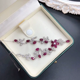 宝石手饰;宝石项饰;宝石耳饰