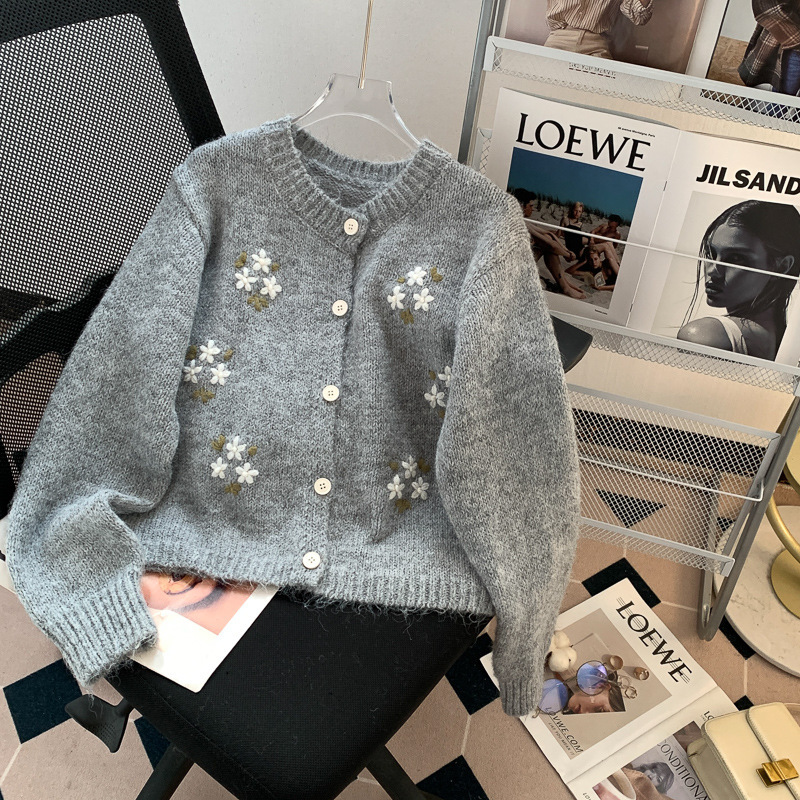 韩系圆领绣花针织开衫毛衣女装外套小个子2025秋新款穿搭短款上衣|undefined