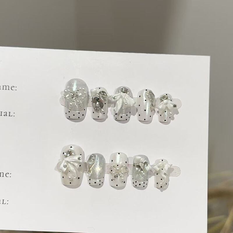 Handmade high-end white moonlight cat-eye nail art pieces with European and American pearl bowknot fake nail stickers Handmade high-end white moonlight cat-eye nail art pieces with European and American pearl bowknot fake nail stickers