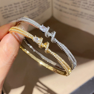 �Y荲��� 18K������ʯ�p�@�������C�p���ع��֭hС���OӋ���