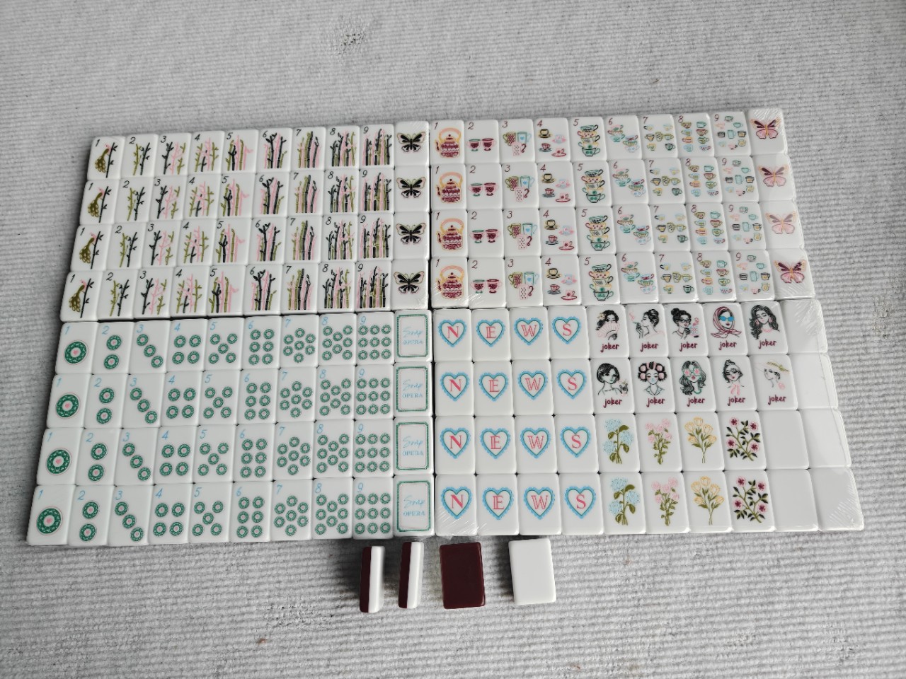 Girl's American Acrylic Mahjong Set