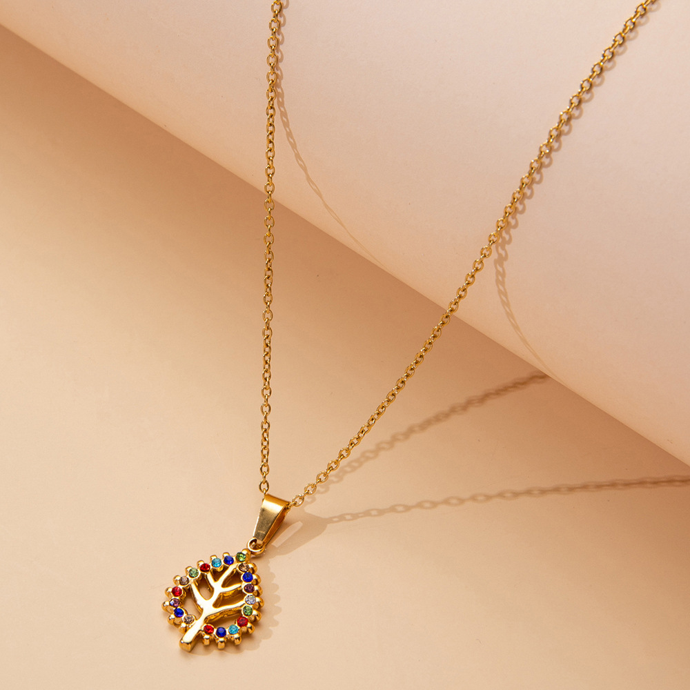 Leaf Pendant Necklace With Gold-plated Titanium Steel Chain_voghion.com