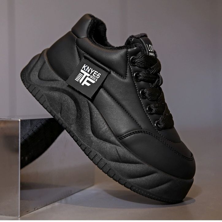 Zapatos de suela gruesa de pan de mujer y veludo 2024 super suave nuevos zapatos casuales de mujer calientes zapatos de skate de moda zapatos deportivos de algodón