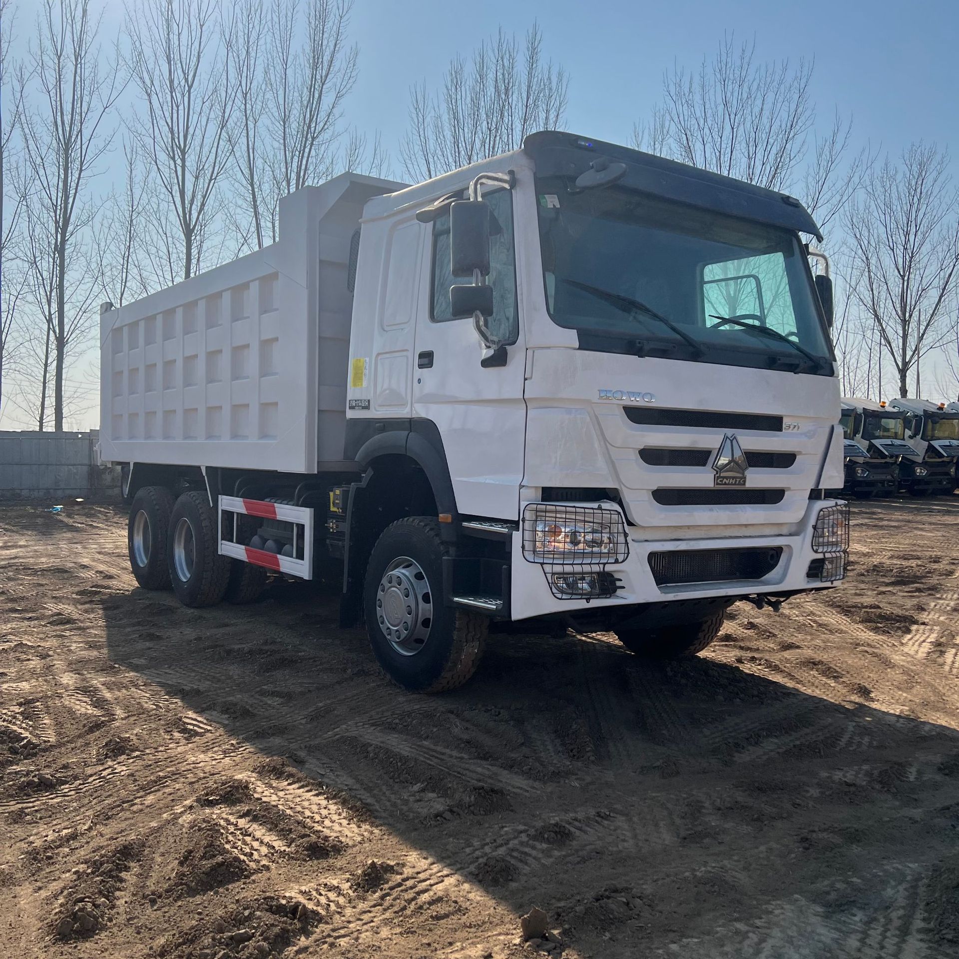 Export to Africa in Stock: Sinotruk Howo Nx371 Horsepower Dump Truck for Earth Transport, Howo 6*4 Engineering Dump Truck