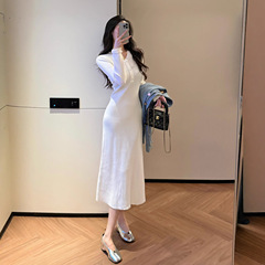 实拍 气质V领半开扣针织连衣裙秋冬新款收腰显瘦初恋白月光中长裙