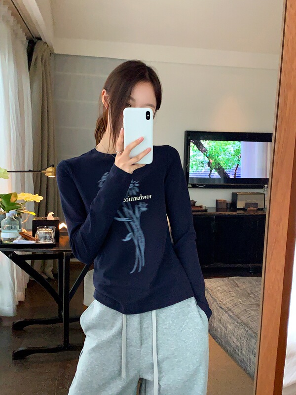Vs what「柔雾花海」时髦气质创意花卉圆领T恤女百搭正肩长袖上衣|undefined