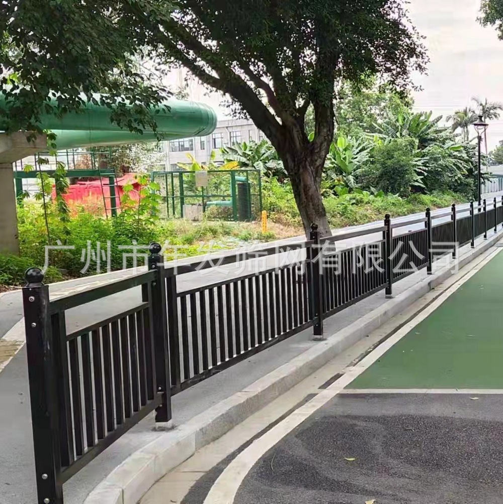 道路交通市政护栏 广州新型黑色锌钢市政防护围栏
