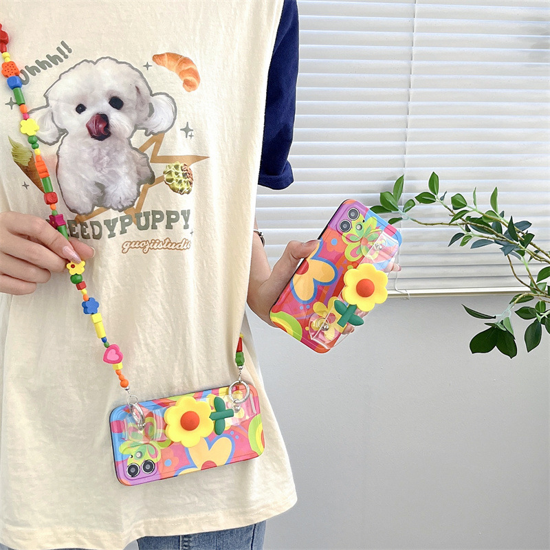 Pequeña flor amarilla correa de muñeca adecuada para iphone14promax apple 13 teléfono móvil shell crossbody cordón 12 silicona hembra 15 marea