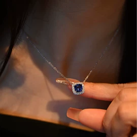 戒指;项链;耳钉