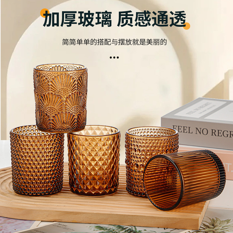 Vaso de vidrio de colores en stock, vaso de vidrio con relieve para velas, vaso de vidrio con rayas ámbar, vaso de vidrio con patrones verdes en stock