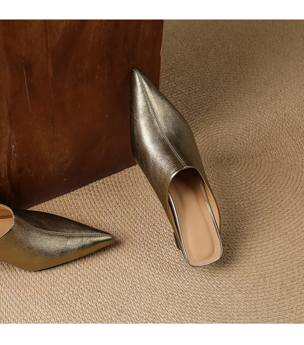 Dép mule nữ da cừu mũi nhọn cao gót 5 cm – sandal hè dáng suông — đen, vàng chi tiết 13