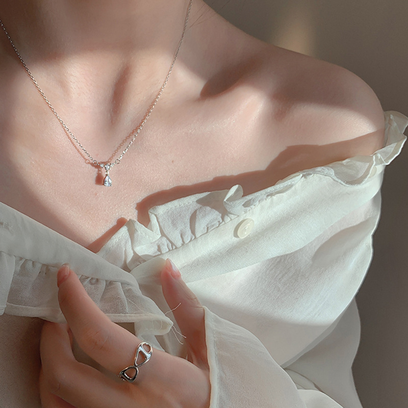 Collier pendentif papillon délicat plaqué or style fairycore_voghion.com