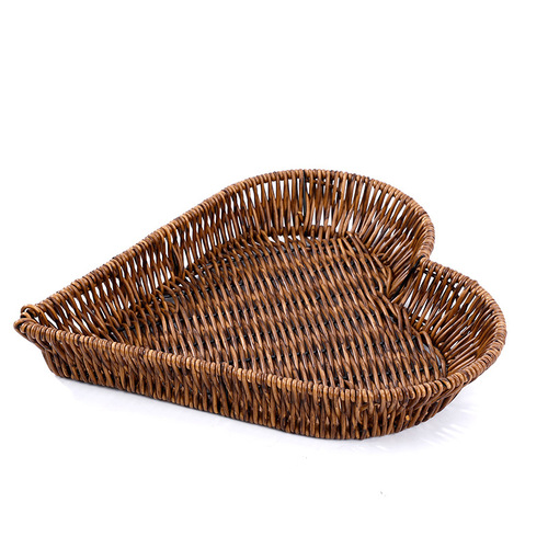 Handmade Braided Heart-Shaped Snack Storage Tray Creative Fruit Bowl Ornament Vegetable Basket Wicker Fruit Basket for Sale