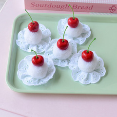 甘いかわいいシミュレーション雪の頂上のさくらんぼの布芸の部品の穴の靴の髪飾りdiy材料の卸売り