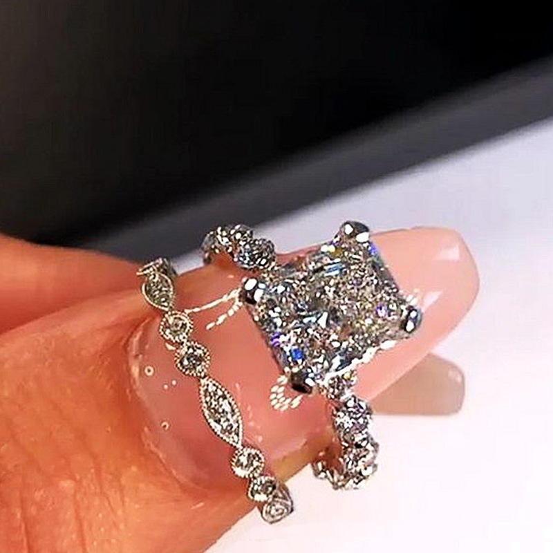 Set di anelli minimalisti impilabili con zirconia per donna_voghion.com