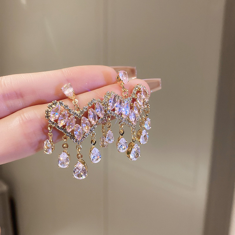 Agujas de plata transfronterizas flores de zircón aretes de bordillo estilo de moda pernos de auriculares lujosos de alto nivel de diseño de auriculares nicho