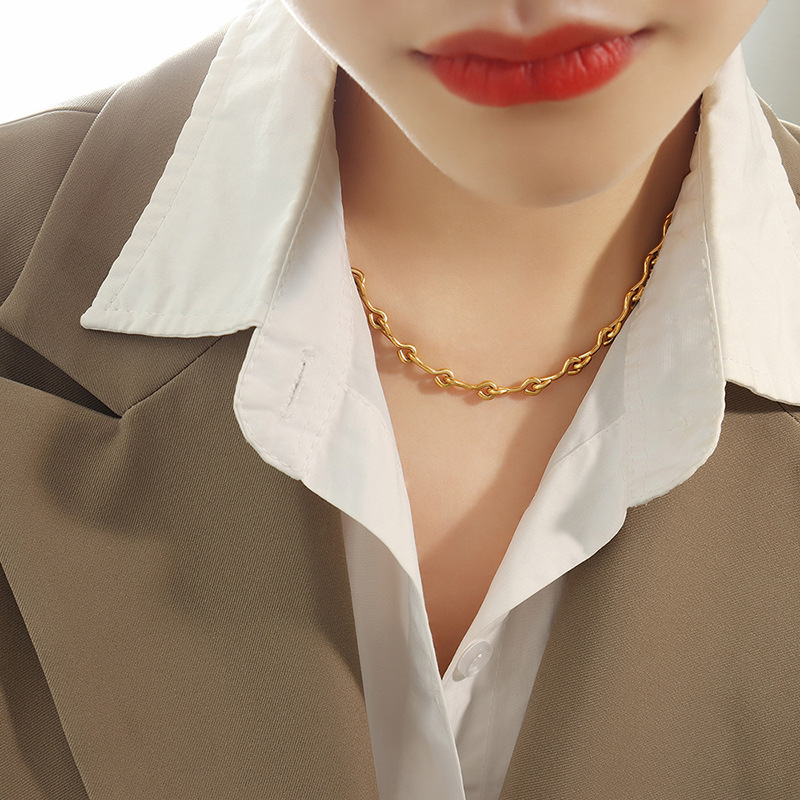 Europeo y americano oro pesado exagerado collar luz lujo gancho costura personalidad collar metal traje no decoloración pulsera de moda