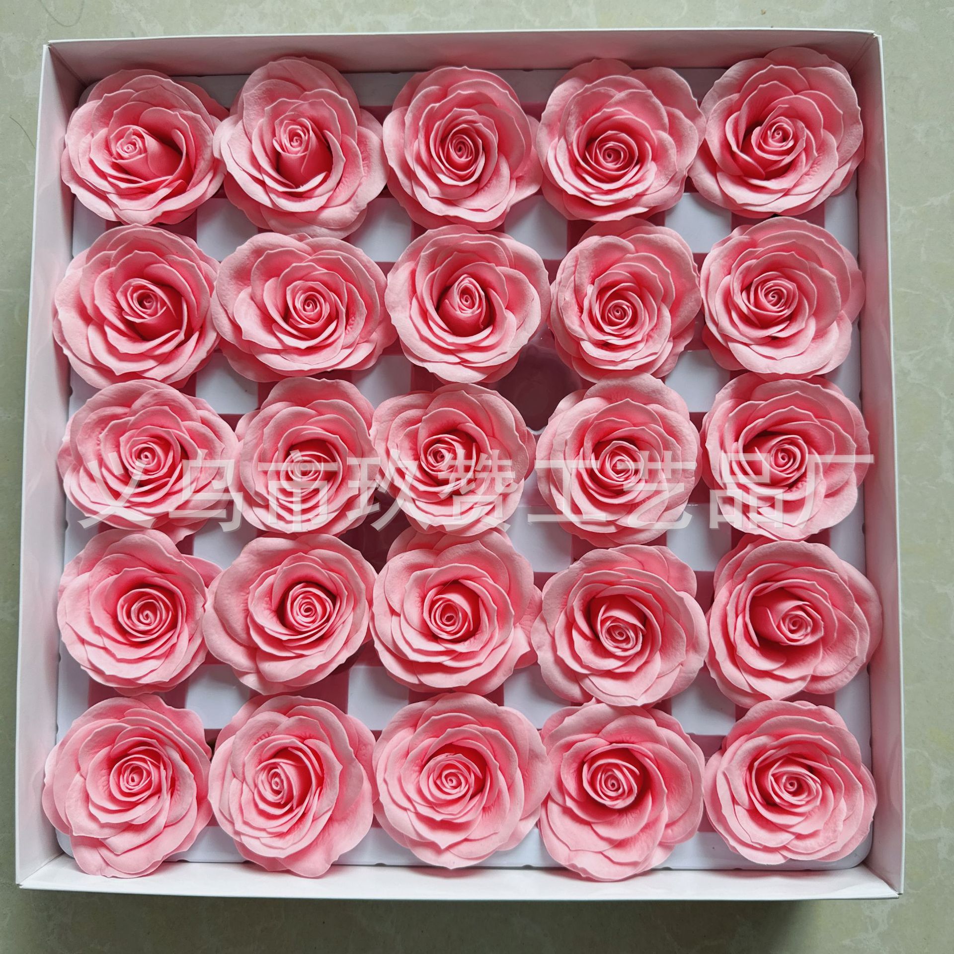 Watermelon Red Z-11 (25 flowers per box, single box without color mixing)