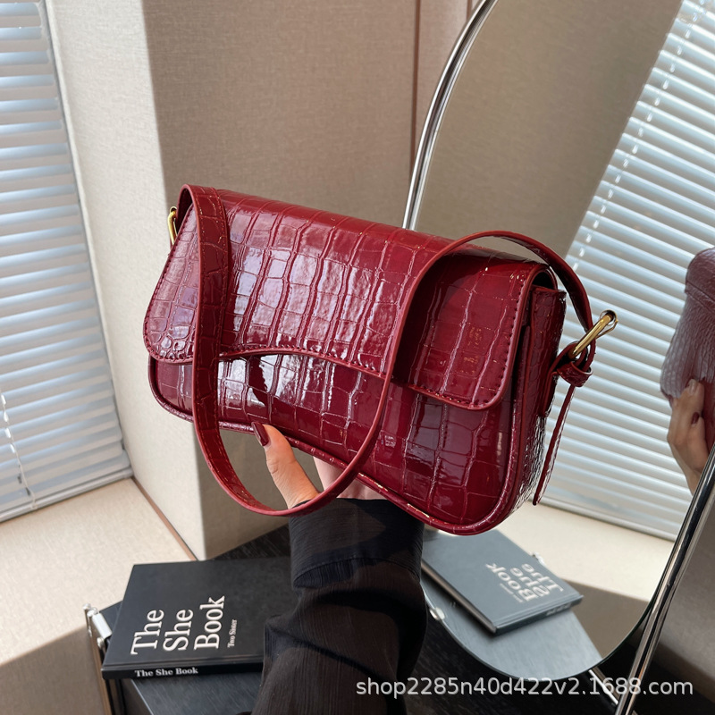 Bolso de hombro con hebilla magnética de nuevo estilo de alta calidad para viajar al trabajo, bolso de mujer simple de moda, bolso de axila, portátil diagonal