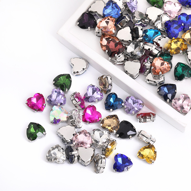 Amor garra diamante cosido a mano diamante con agujero diamante melocotón corazón cristal diamante DIY ropa collar hecho a mano material al por mayor