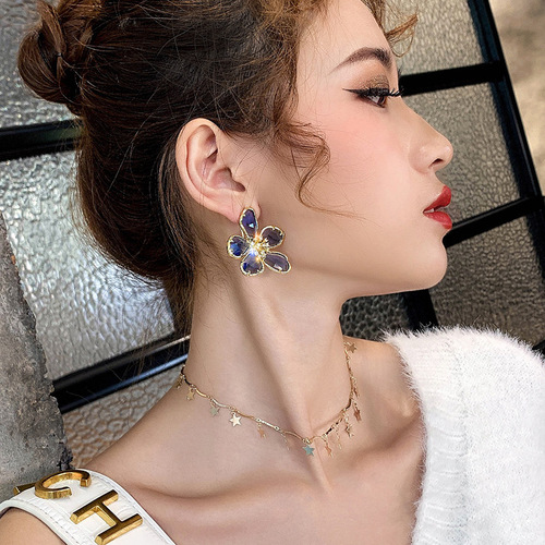 Elegant and Trendy Crystal Flower Earrings -  New Style Fashion and Quality Women's Unique Stud Earrings