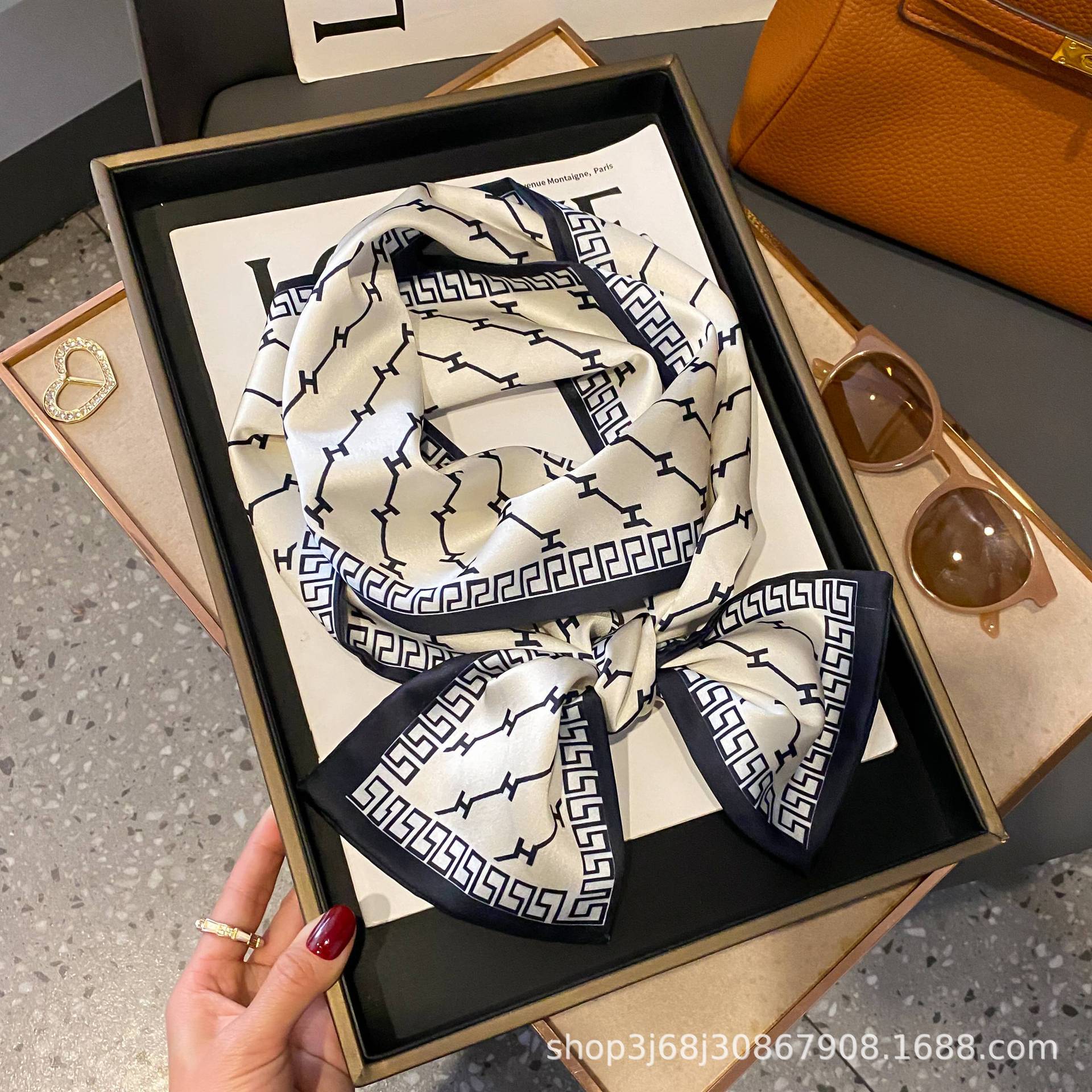 31 ¿ fx174 borde blanco y negro