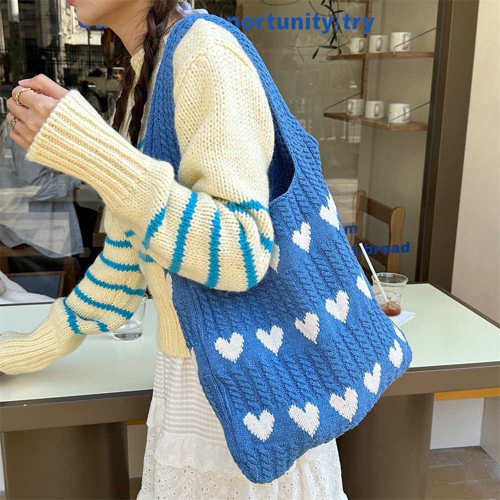 310161 Knitted heart-shaped Wool Bag for Women 2023 Autumn/Winter new single-shoulder handbag, portable tote bag for shopping undefined