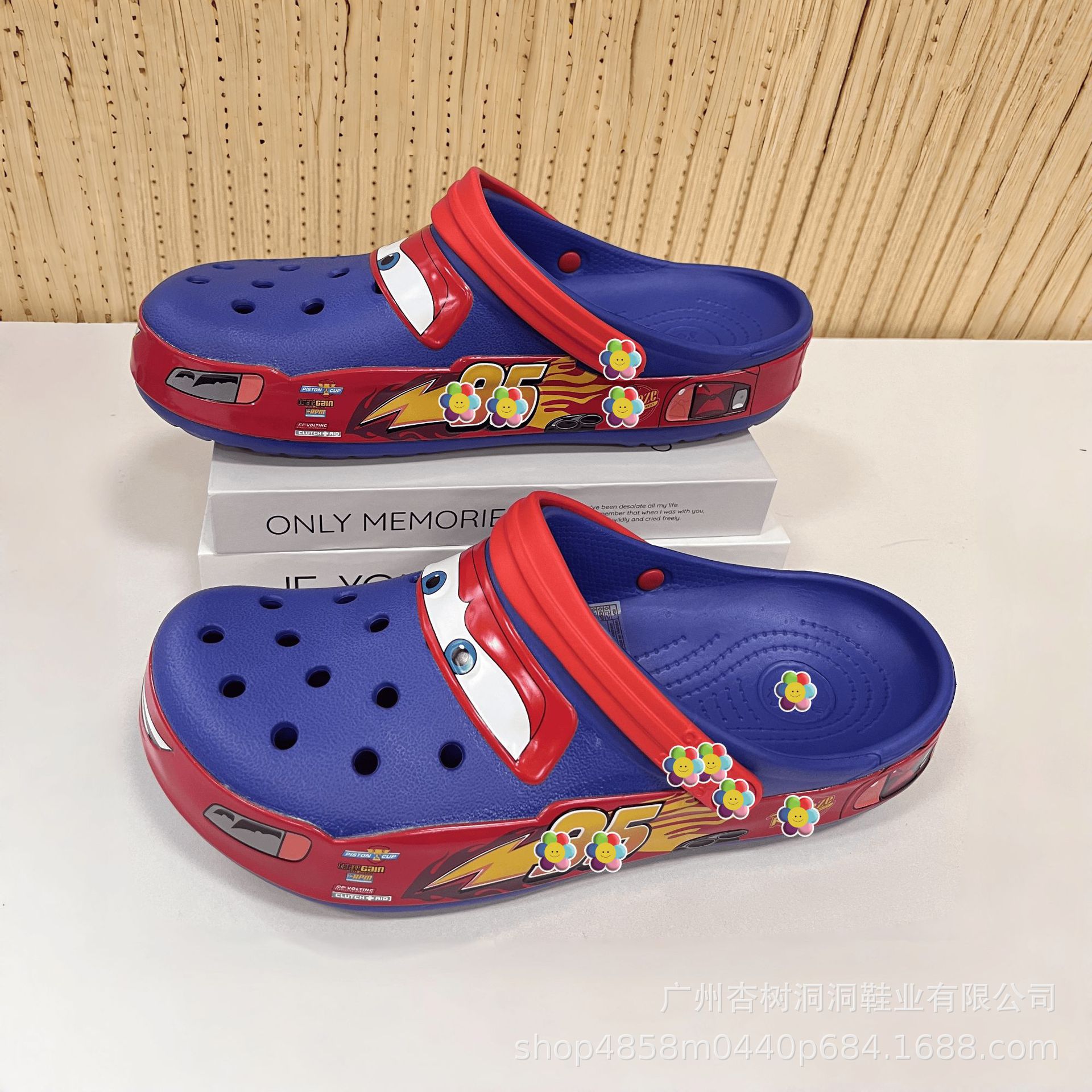 Spot 95 automóviles sin agujeros de lámpara zapatos de carreras movilización total zapatos para hombres y mujeres 2025 sandálias de playa spot al por mayor