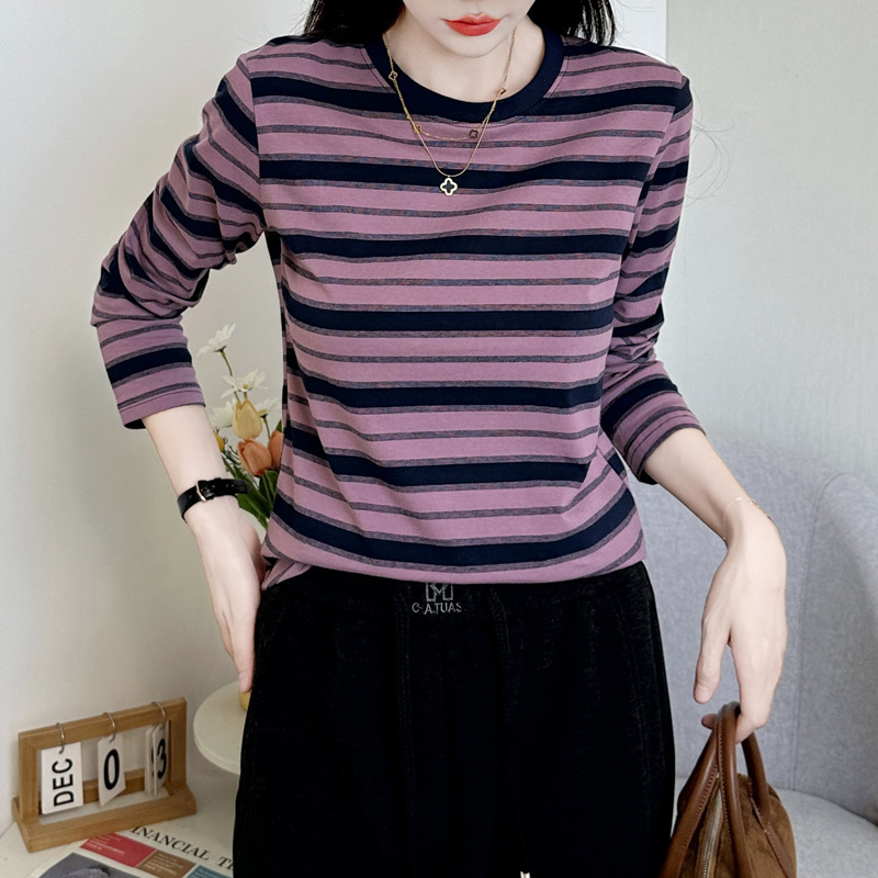 95% cotton round-neck striped long-sleeve T-shirt for women, 2026 autumn new collection, stylish and age-reducing base layer with a regular shoulder design