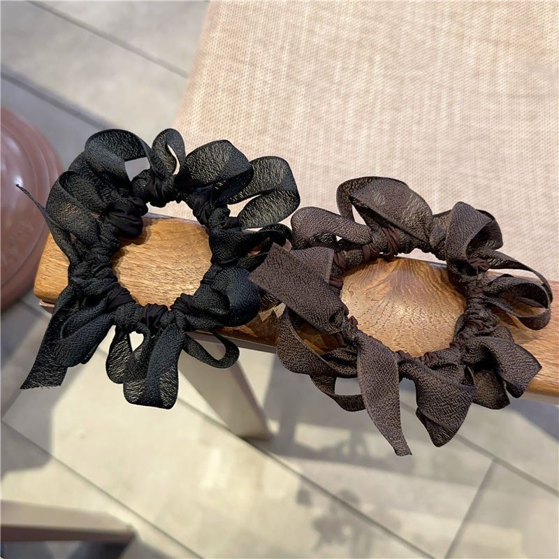 Fashionable hair accessory with bow