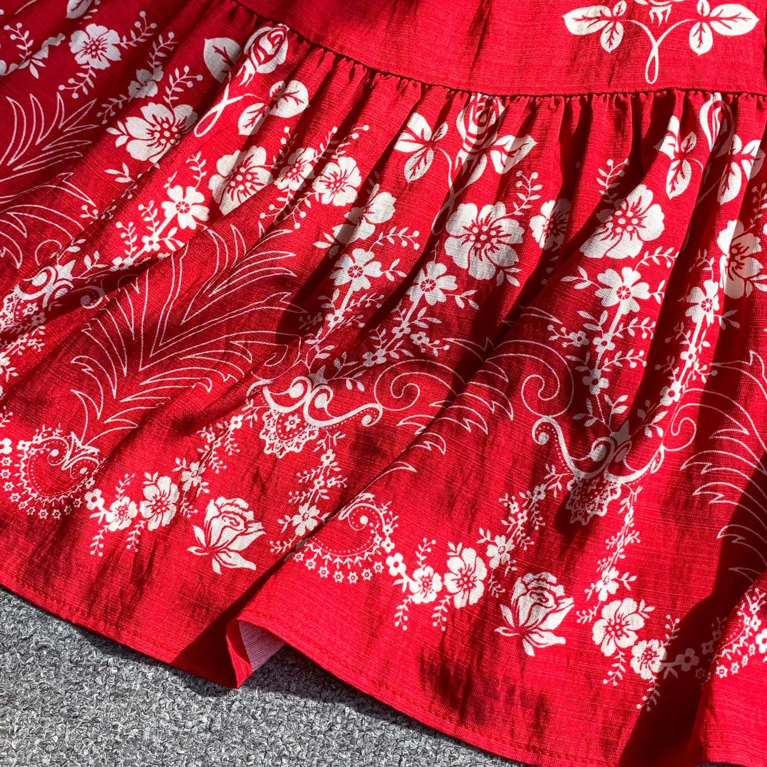 Women's French Retro Red Floral Print Dress Round Neck Three Quarter Sleeve Slimming Waist Full Skirt Ruffles Summer Style_ecoleips.com