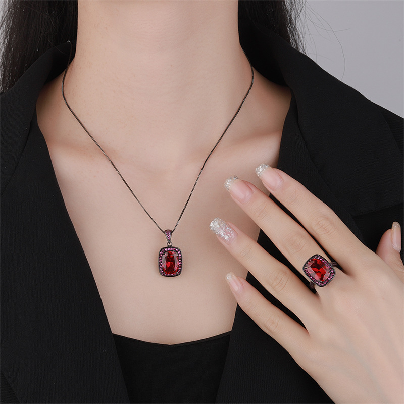 Zhuang Shengsheng Jewelry Fondo de cobre chapado en oro simulación corindón rojo cristal puntiagudo azul temperamento cuadrado gordo traje de oro negro mujer 10*14