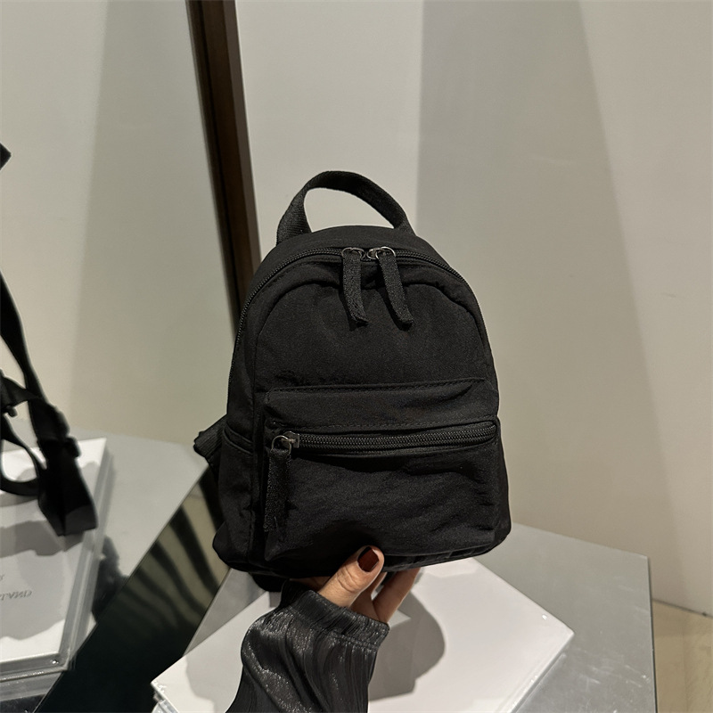Mini mochila casual simple para mujeres 2024 nueva moda bolso de color sólido pequeño fresco mochila de viaje de estudiantes