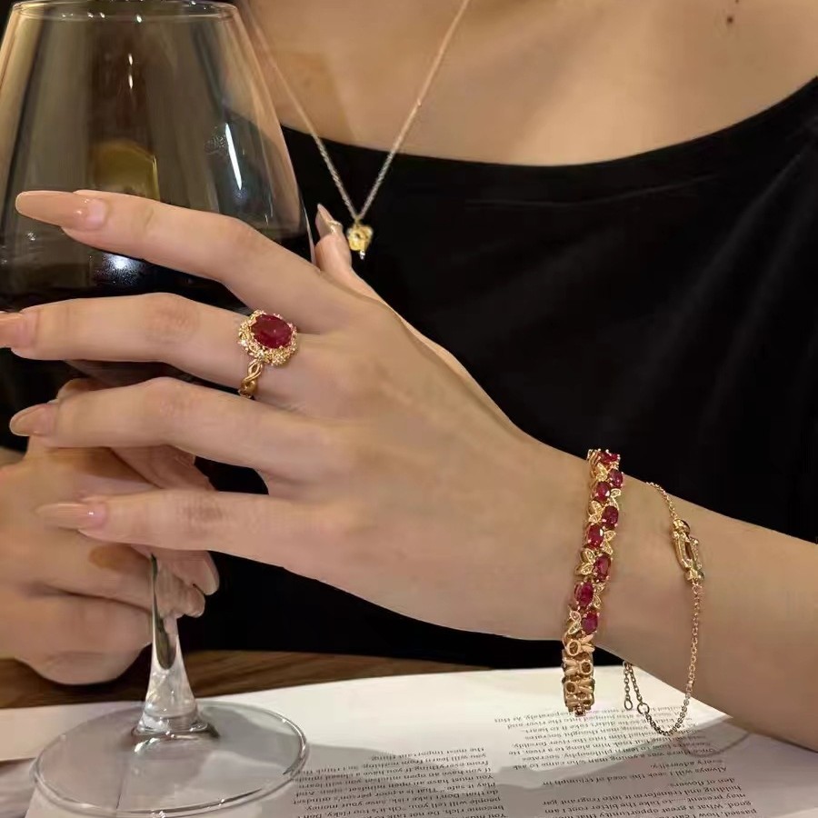 Anello di apertura bianco autunno e inverno con zircone a forma di uovo di piccione in stile palazzo per donne con un senso di luce di lusso_voghion.com