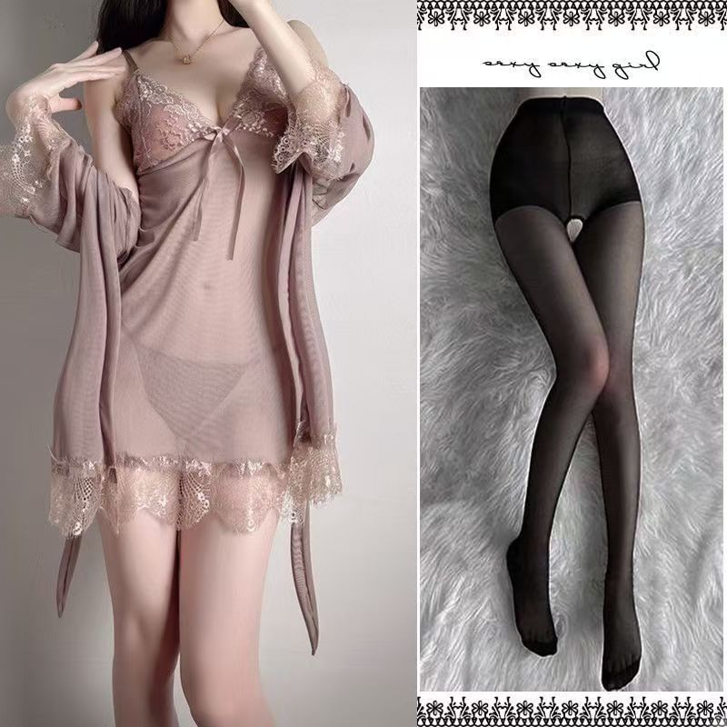 브라운 슈트 + 블랙 오픈 양말